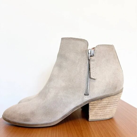 Frye Judith Double Zip Bootie Taupe Grey Suede Ankle Boots Women’s Size 7.5 - Picture 1 of 10
